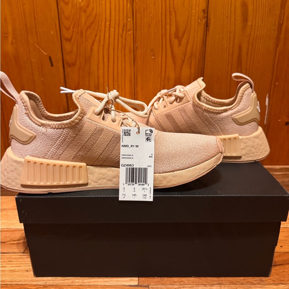Adidas NMD_R1 Halo Blush